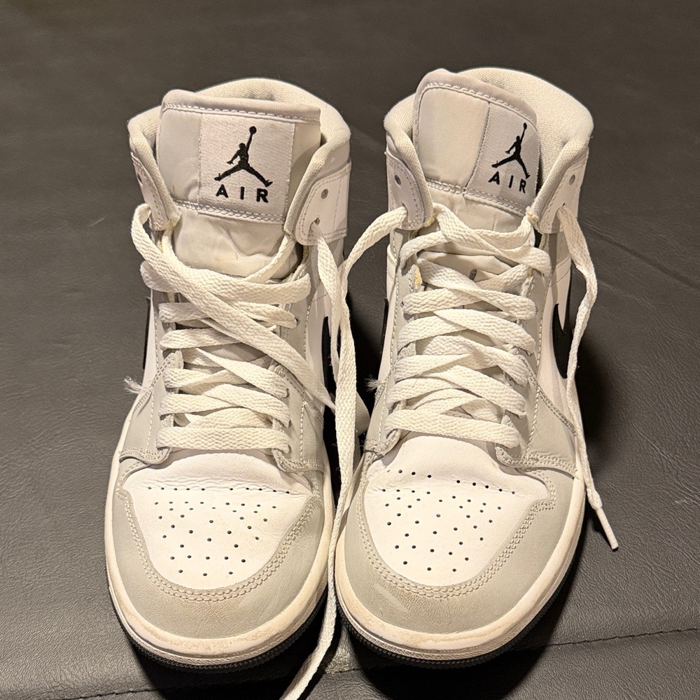 Jordan 1 mid size 6.5 women